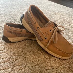 Barely worn Sperry’s shoes.